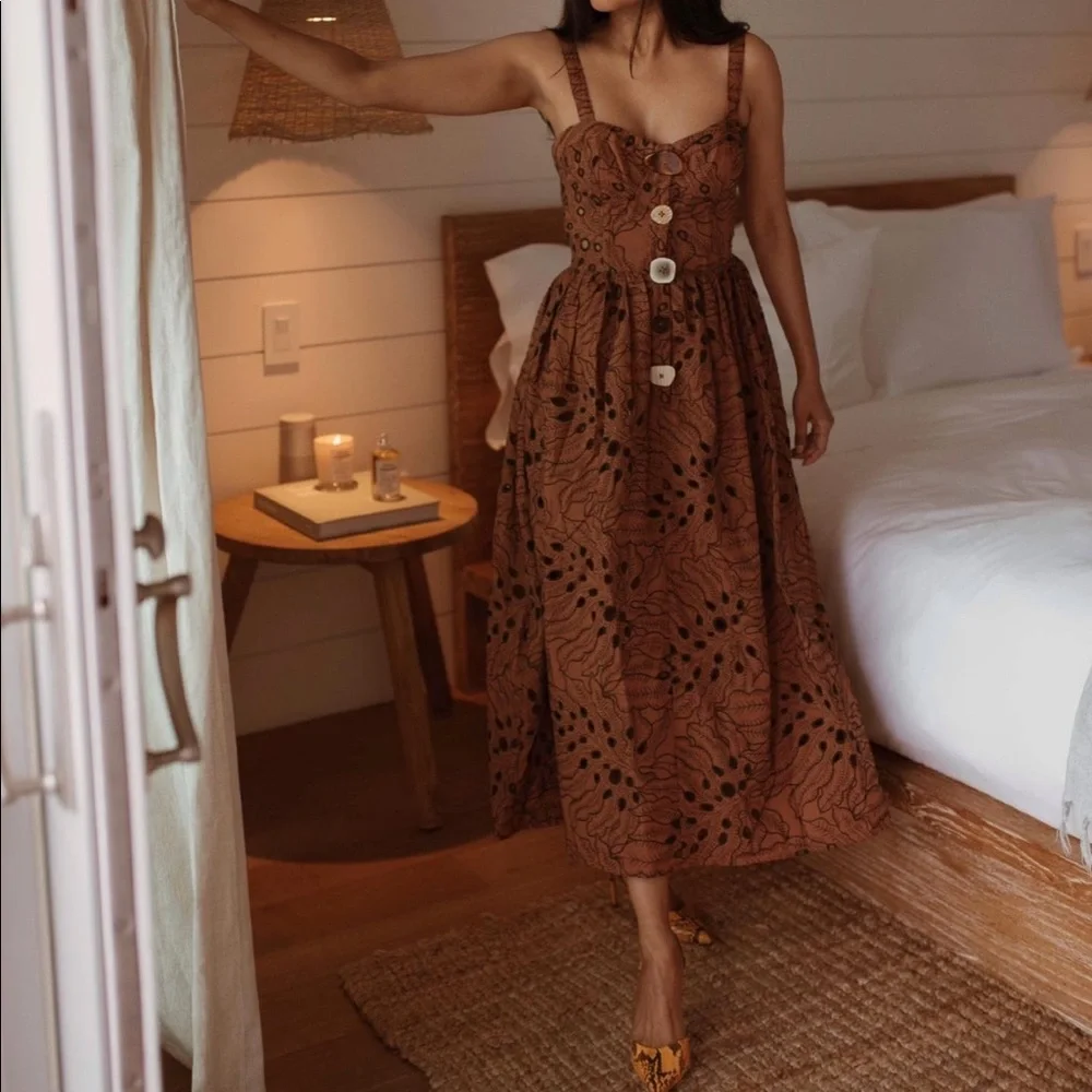 Embroidery dress - Picture 1 of 7